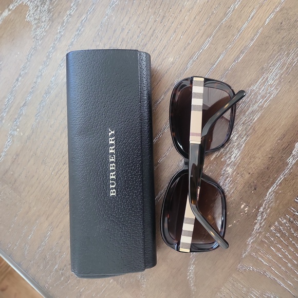 Burberry Sunglasses BE 3173 - Picture 11 of 12